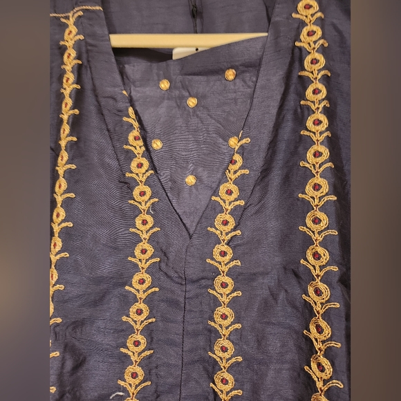 Cross Stitch Pakistani / Indian Kurta - Picture 3 of 5